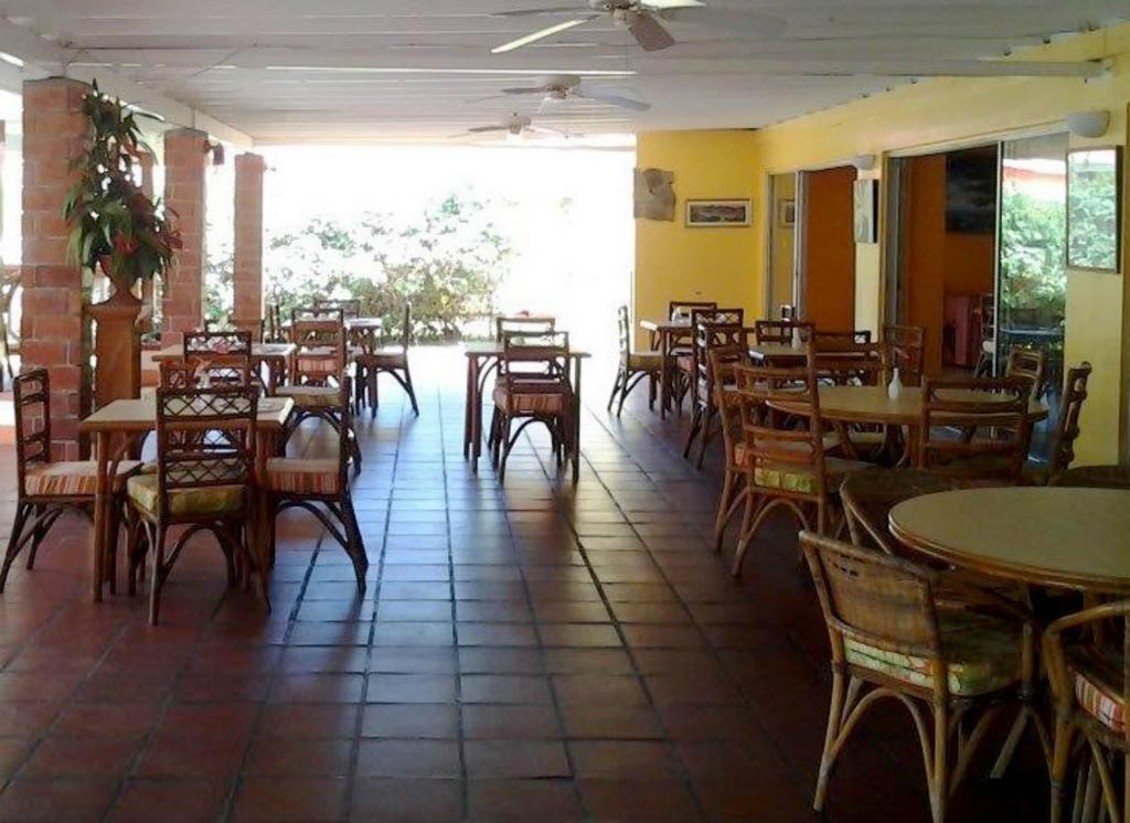 Sunset Shores Beach Hotel Kingstown Bagian luar foto