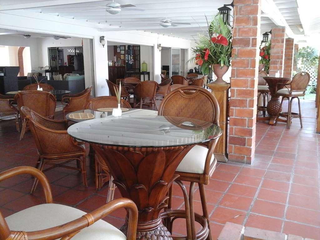 Sunset Shores Beach Hotel Kingstown Bagian luar foto