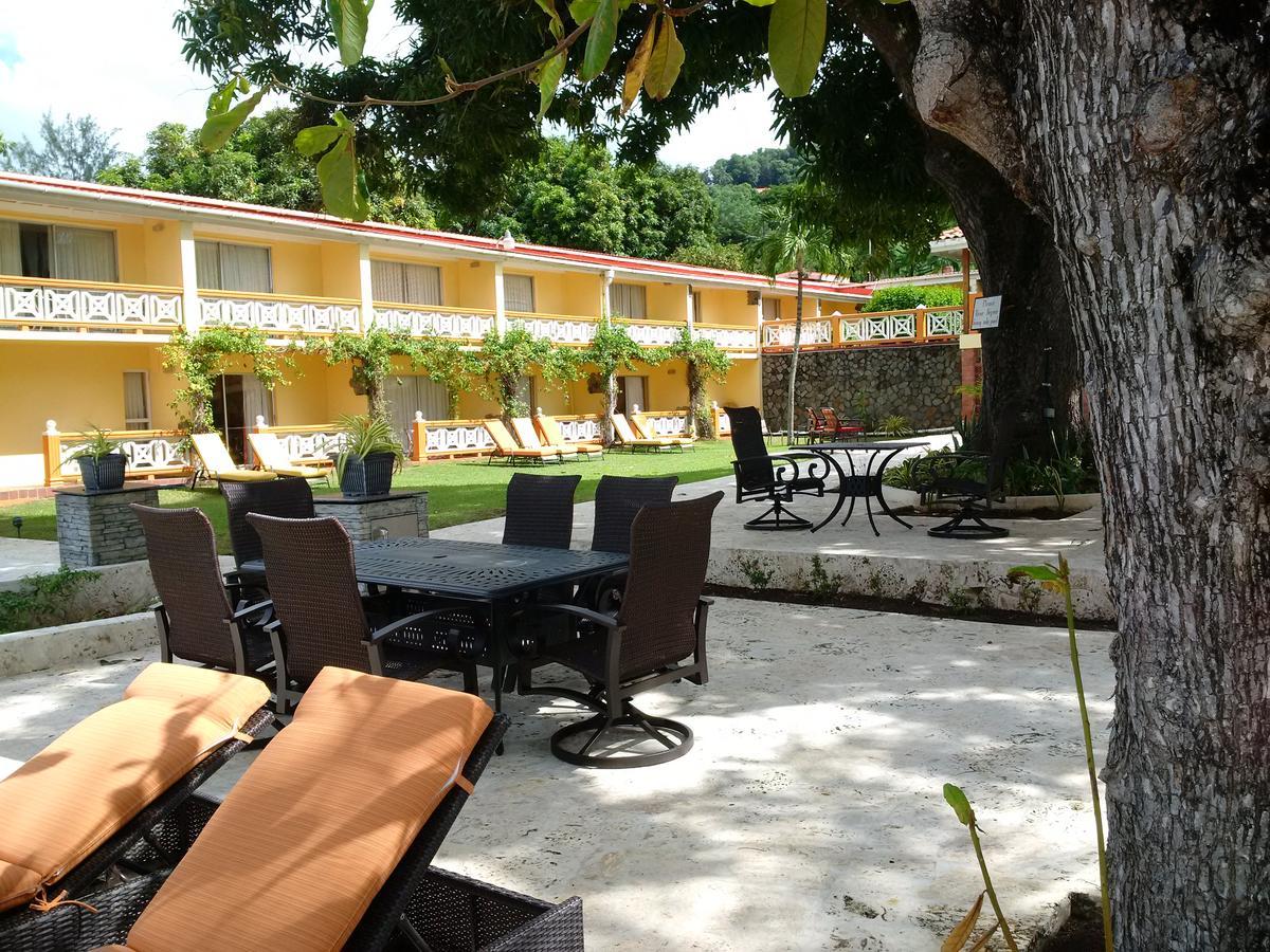 Sunset Shores Beach Hotel Kingstown Bagian luar foto