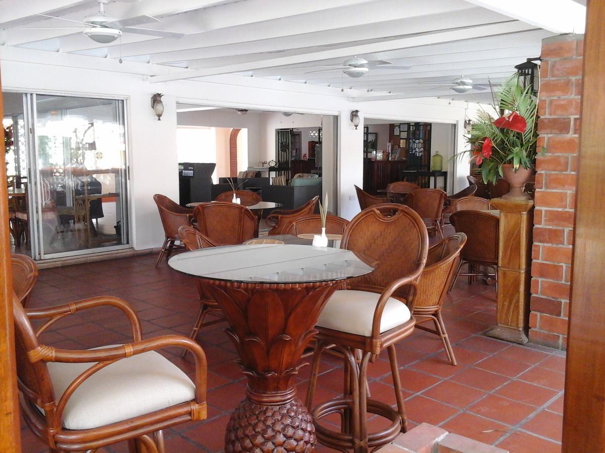 Sunset Shores Beach Hotel Kingstown Bagian luar foto